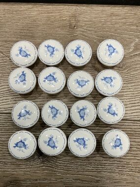 Porcelain Vintage White/Blue Floral Motif Cabinet Knobs Set (16)